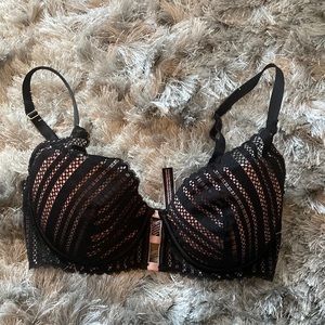 Lace bra never worn